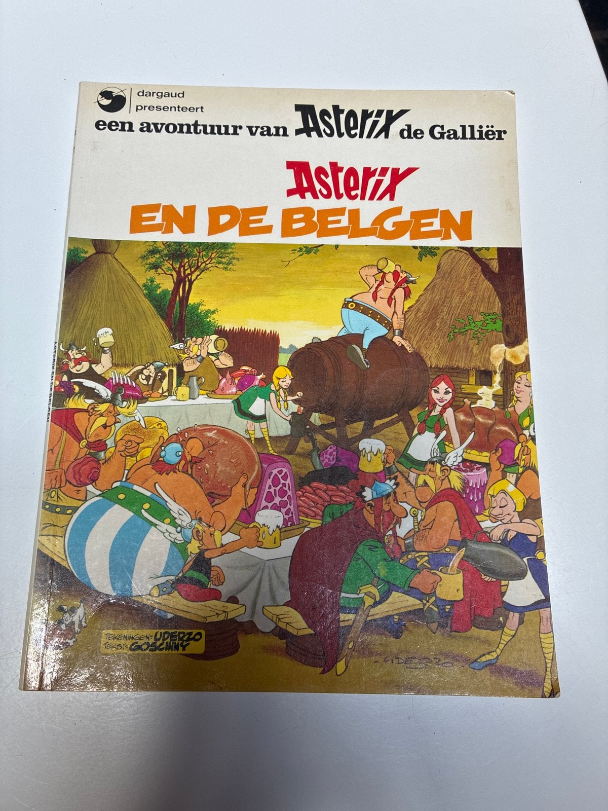 Asterix en de Belgen - Klassiek stripboek, Boeken, Stripboeken, Eén stripboek, Ophalen of Verzenden, Gelezen