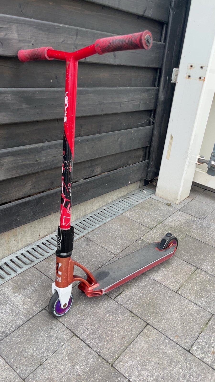 Rode Stuntstep met nieuwe wielen en onderdelen, Ophalen of Verzenden, Gebruikt, Overige typen