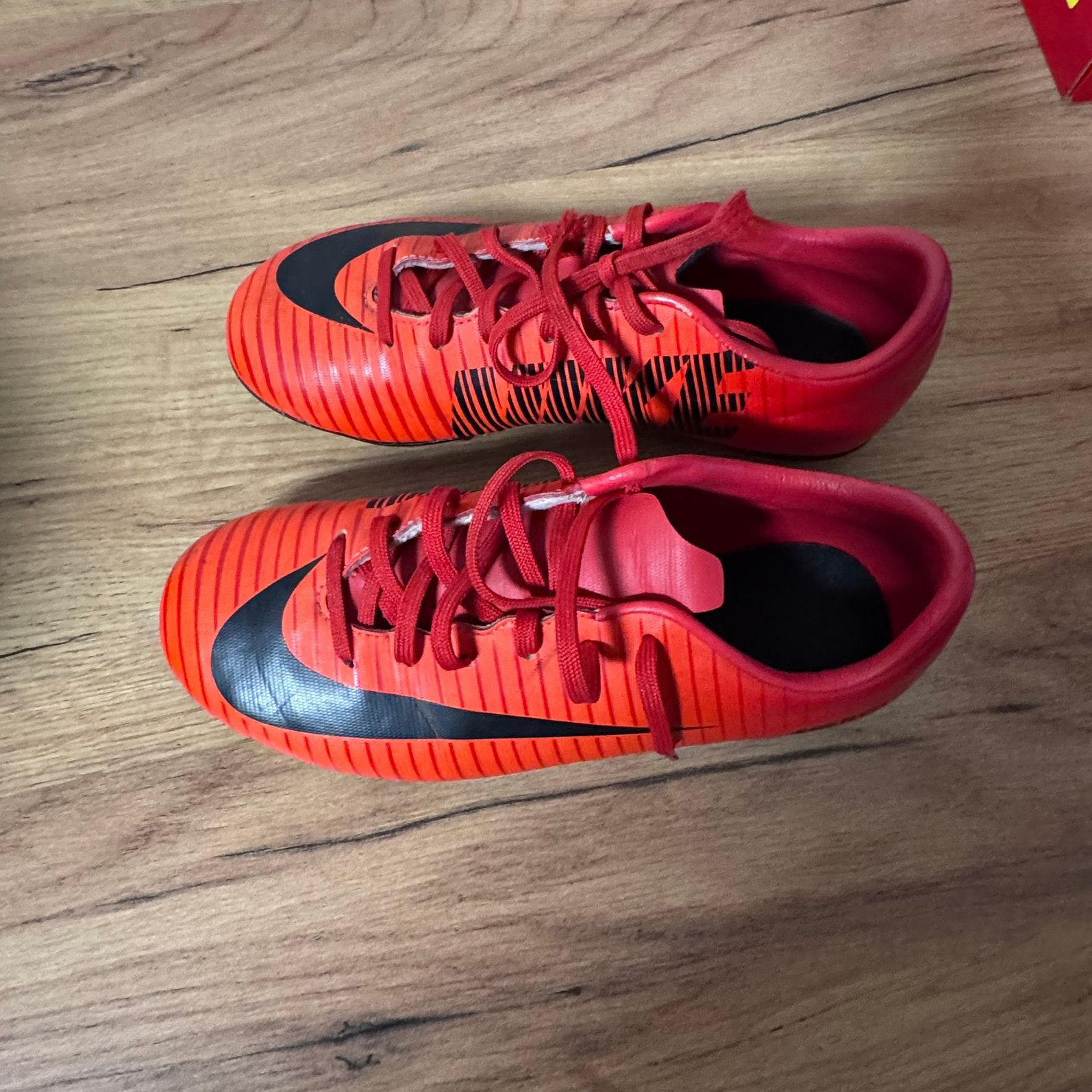 Nike voetbalschoenen, Sport en Fitness, Voetbal, Maat XS of kleiner, Ophalen, Zo goed als nieuw, Schoenen