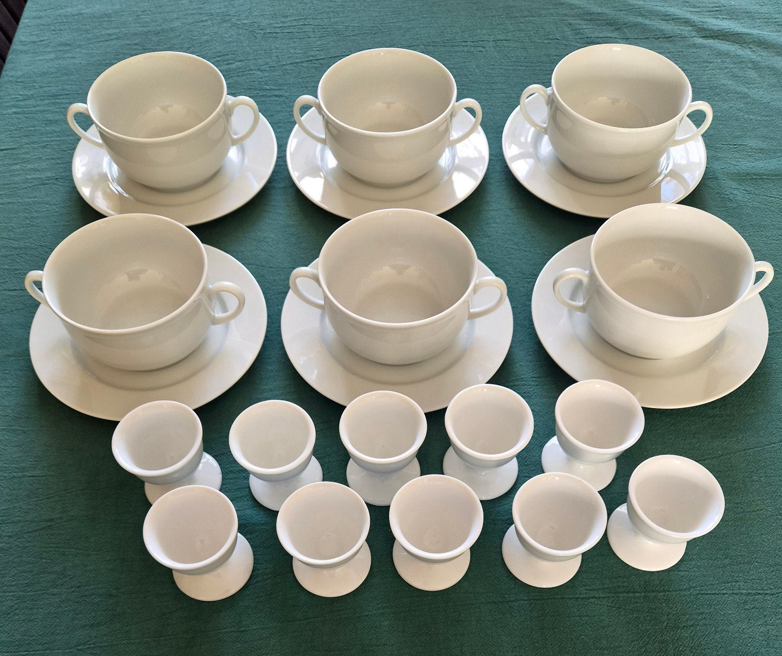 Wit servies: 6 soepkommen met schotels en 10 eierdopjes, Ophalen, Zo goed als nieuw, Porselein, Overige stijlen