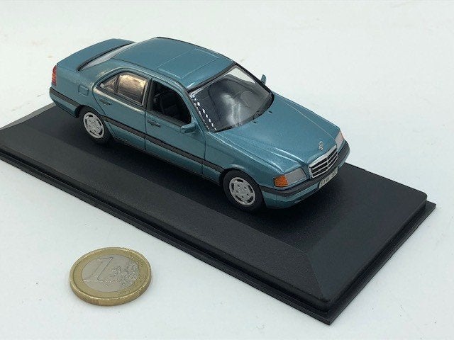Mercedes C 220 Dealerverpakking, Minichamps, Hobby en Vrije tijd, Ophalen of Verzenden, Zo goed als nieuw, Auto, MiniChamps