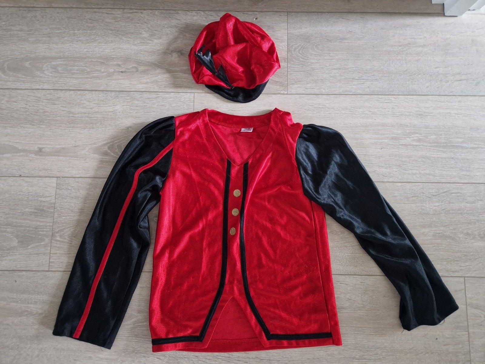 Rood Zwart Pietenpak met Muts - Maat 116-128, Verzenden, Gebruikt