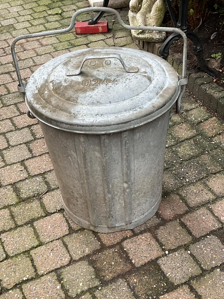 Vintage gegalvaniseerde vuilnisbak met deksel, Antiek en Kunst, Antiek | Overige Antiek, Ophalen