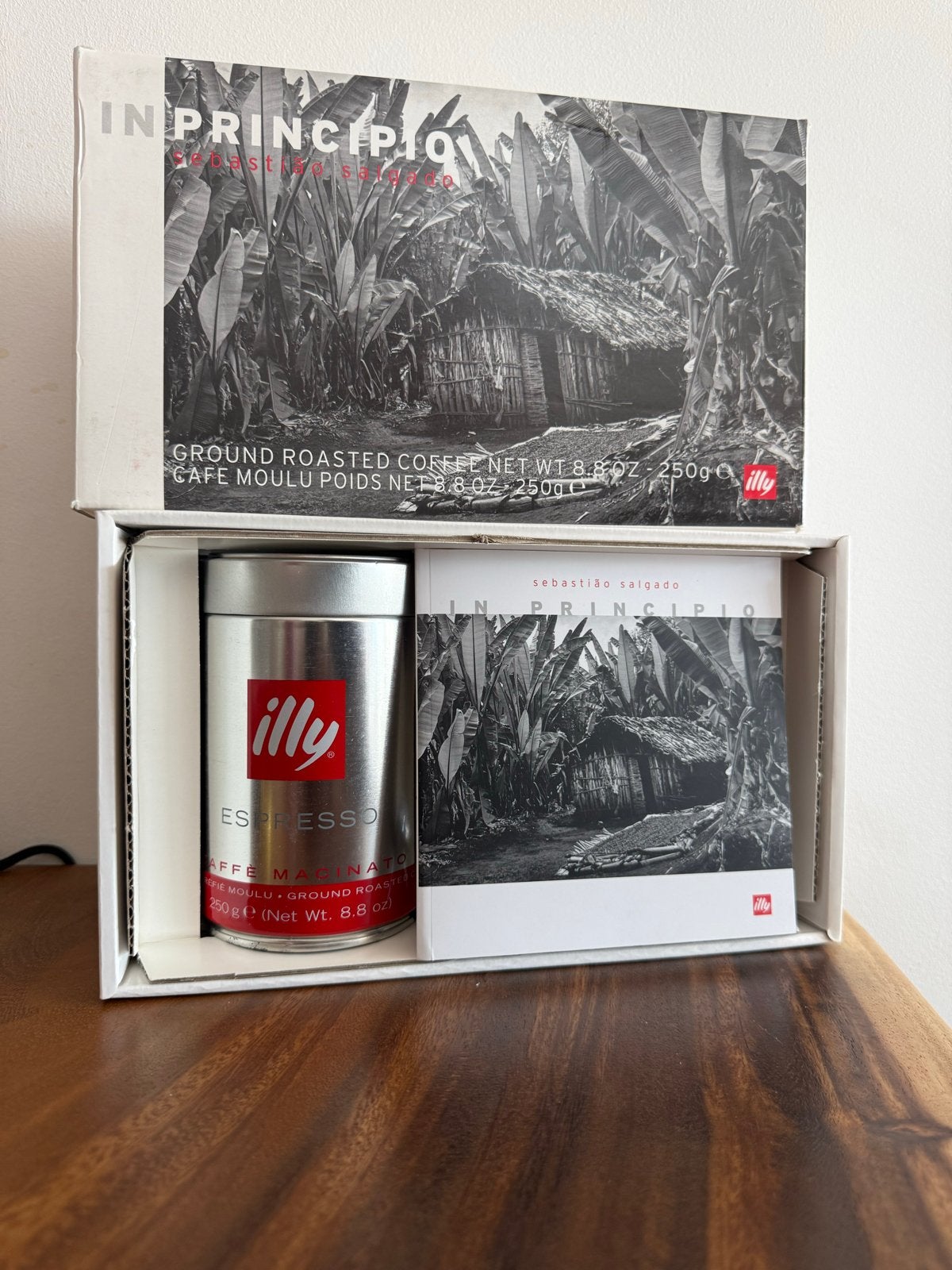 Illy Art Collection Espresso Kopjes - Sebastião Salgado, Nieuw, Ophalen of Verzenden, Kop(pen) en/of Schotel(s), Porselein