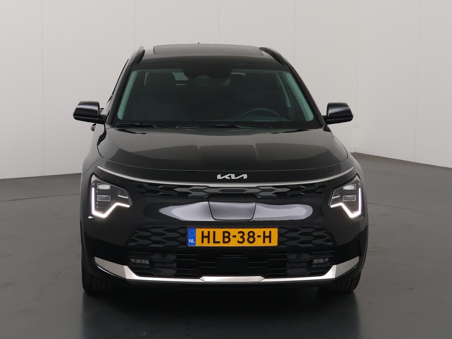 Kia Niro EV Plus 64.8 kWh | Schuif / Kanteldak | Stoel/Stuur, Auto's, Gebruikt, 750 kg, 1657 kg, Zwart