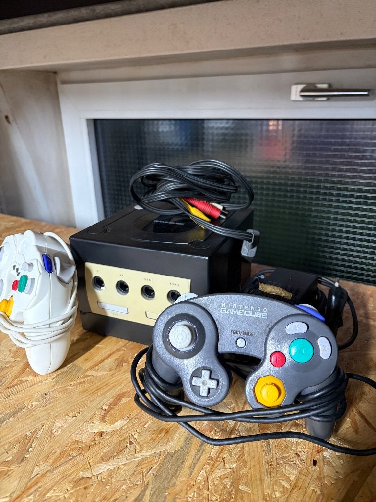 Gamecube incl 2 controllers werkt perfect!, Spelcomputers en Games, Ophalen of Verzenden, Zo goed als nieuw, Paars, Met 2 controllers