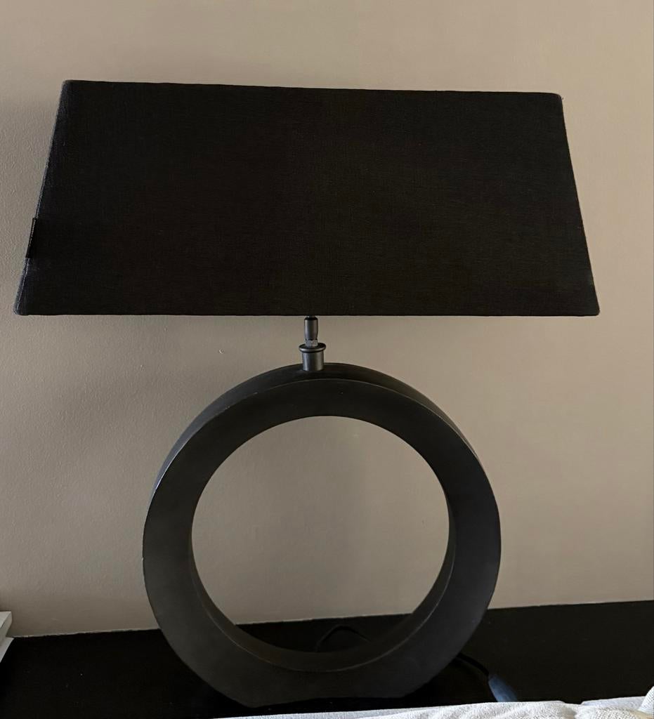 2 Moderne tafellampen van Riviera Maison, Huis en Inrichting, Lampen | Tafellampen, Ophalen, Zo goed als nieuw, Metaal, 50 tot 75 cm