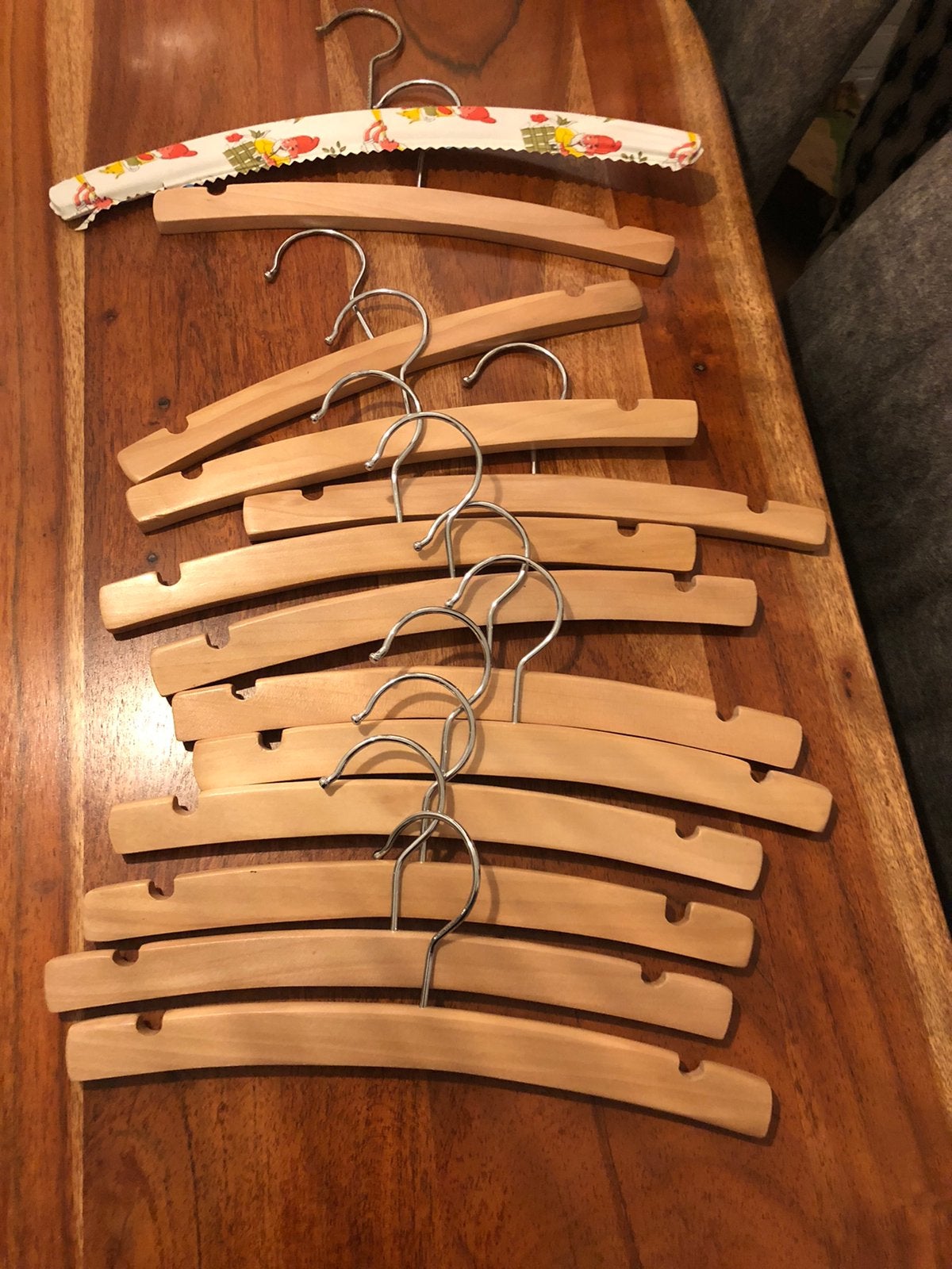 Zo goed als nieuwe kinderen kledinghangers, Ophalen, Zo goed als nieuw, Hout, Kinderen