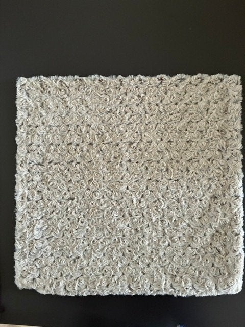 NIEUW kussenovertrek kussenhoes beige fluffy 46 x 45 cm JYSK, Overige merken, Beige, Nieuw, Vierkant