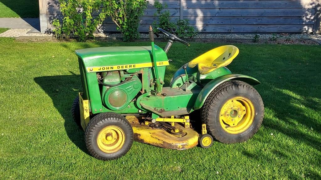John Deere 110 Round Fender met 38 inch maaidek, Tuin en Terras, Zitmaaiers, Gebruikt, Versnellingen, 90 tot 120 cm, Ophalen