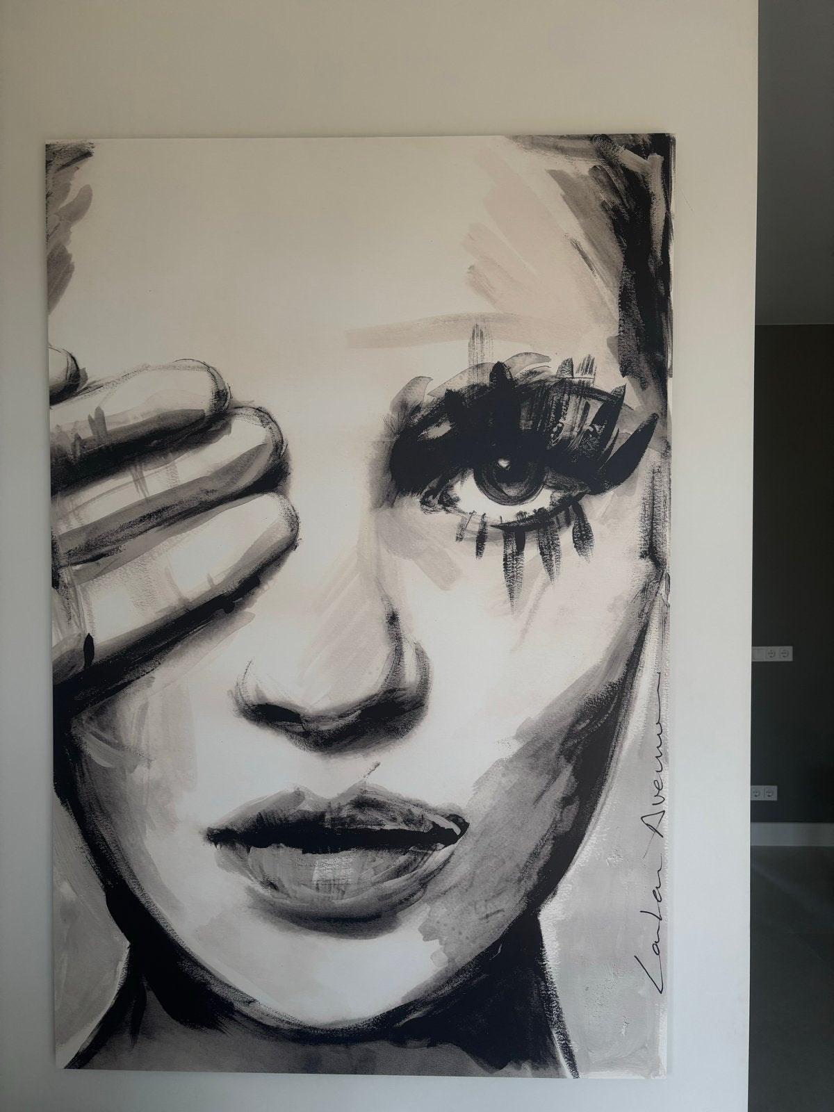 Loulou Avenue 'Where is She' wandkunst - Loods 5 Kunst, Ophangklaar, Kunststof, Ophalen of Verzenden, Print