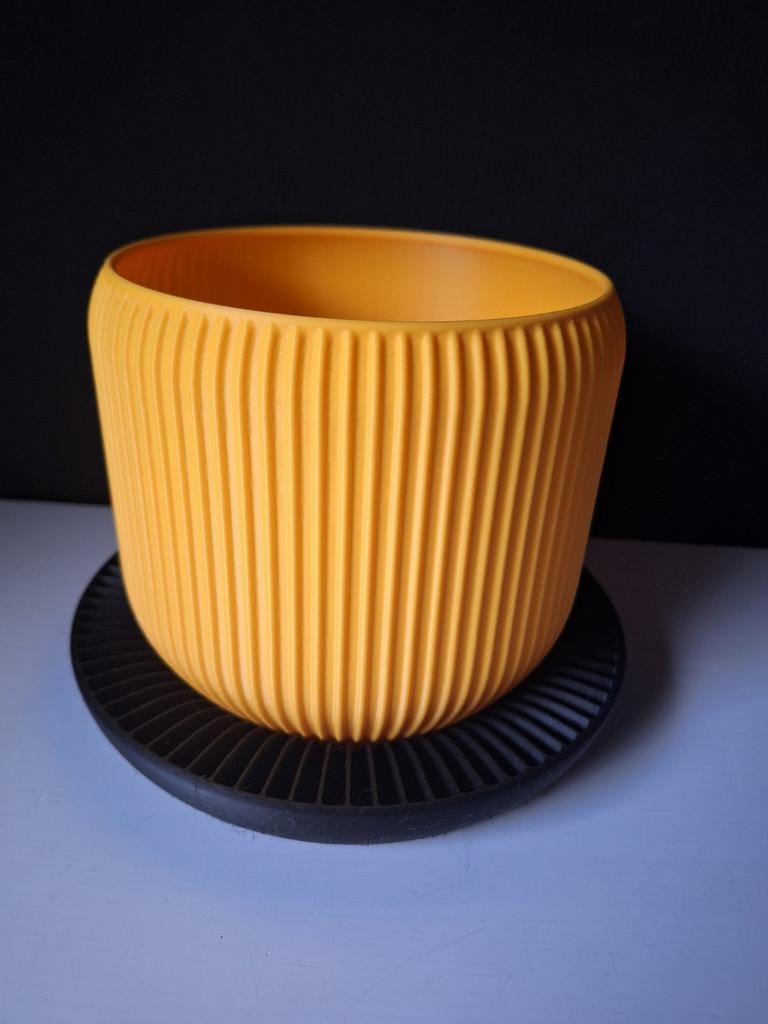 Gele bloempot met zwarte schotel 3D print, Overige materialen, Rond, Nieuw, Ophalen of Verzenden