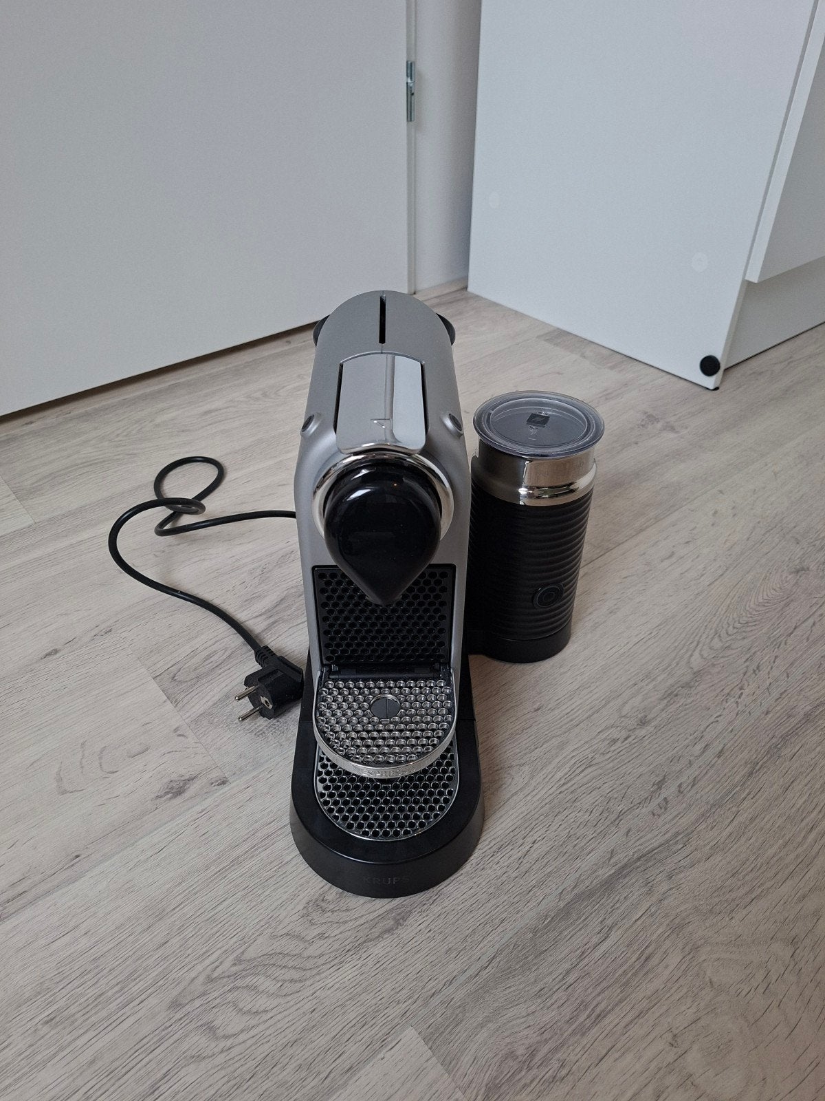 Krups Nespresso Citiz & Milk Zilver - Koffiecupmachine, Witgoed en Apparatuur, Ophalen, Gebruikt, Espresso apparaat, Koffiepads en cups
