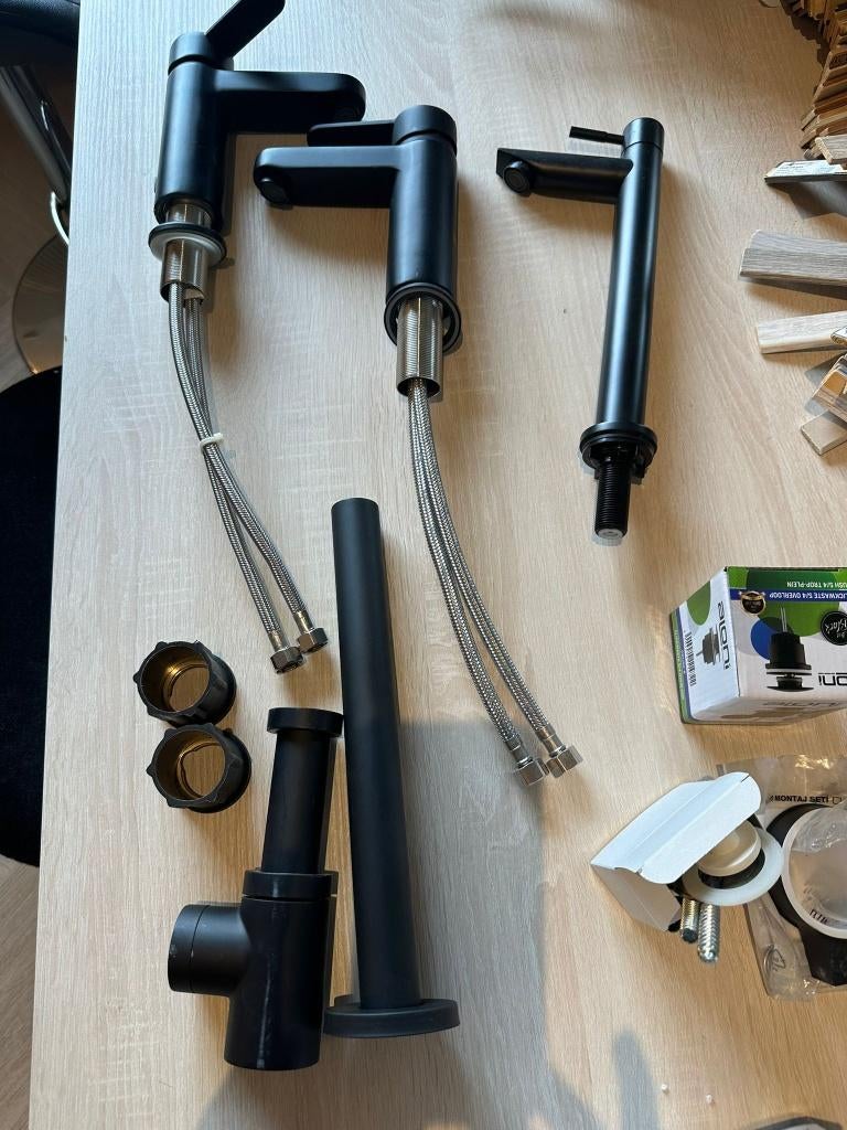 op = op    20 euro voor toiletkraan showroom model, Ophalen, Gebruikt, Zwart, Overige typen
