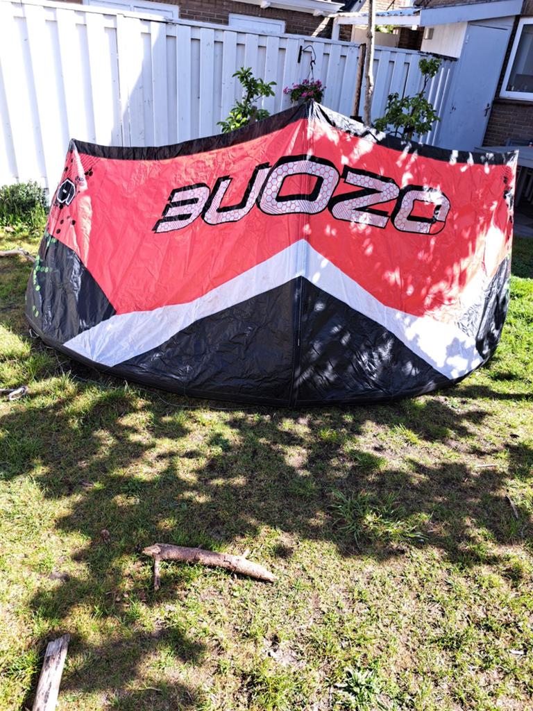Ozone Catalyst 6m Kitesurf Kite - Zo goed als nieuw, Geen board, Ophalen of Verzenden, Kite, 6 m²