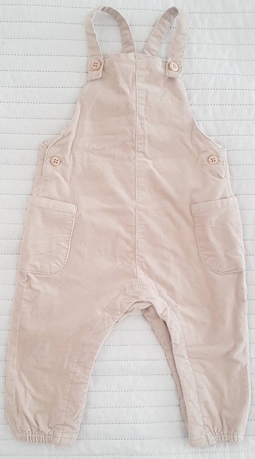 Zara tuinbroek maat 74 beige bruin baby kleding broeken pak, Kinderen en Baby's, Babykleding | Maat 74, Broekje, Zo goed als nieuw