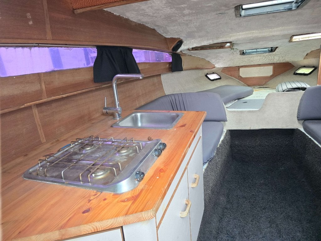 Foto 11 van Bayliner 9 meter opknapper 5.7L Bravo III duoprop €3500.-