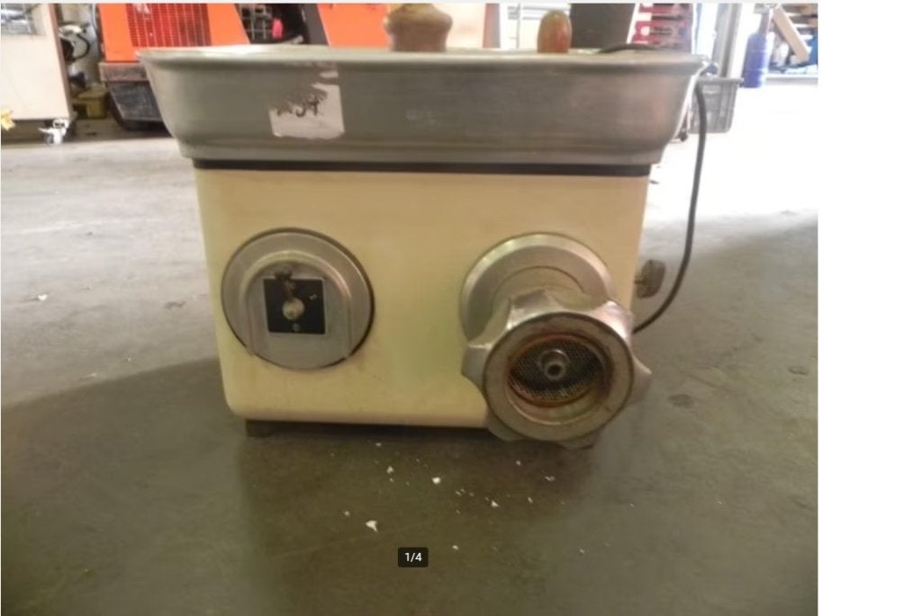 Gehakt machine vleeswolf, Ophalen