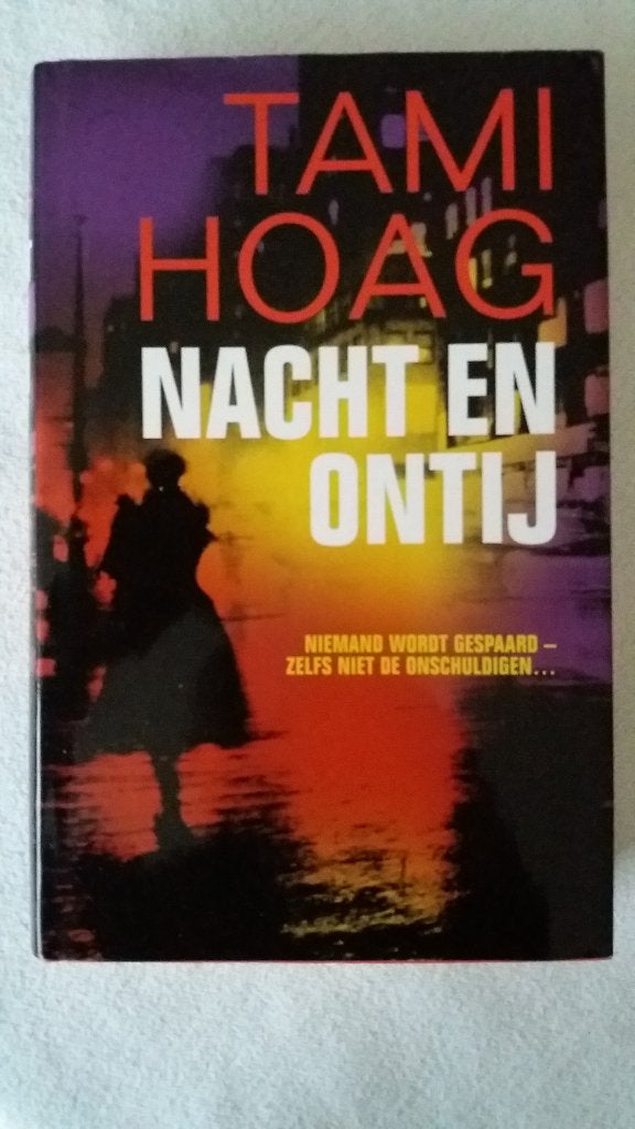 Tami Hoag. Nacht en ontij, Boeken, Ophalen of Verzenden, Gelezen