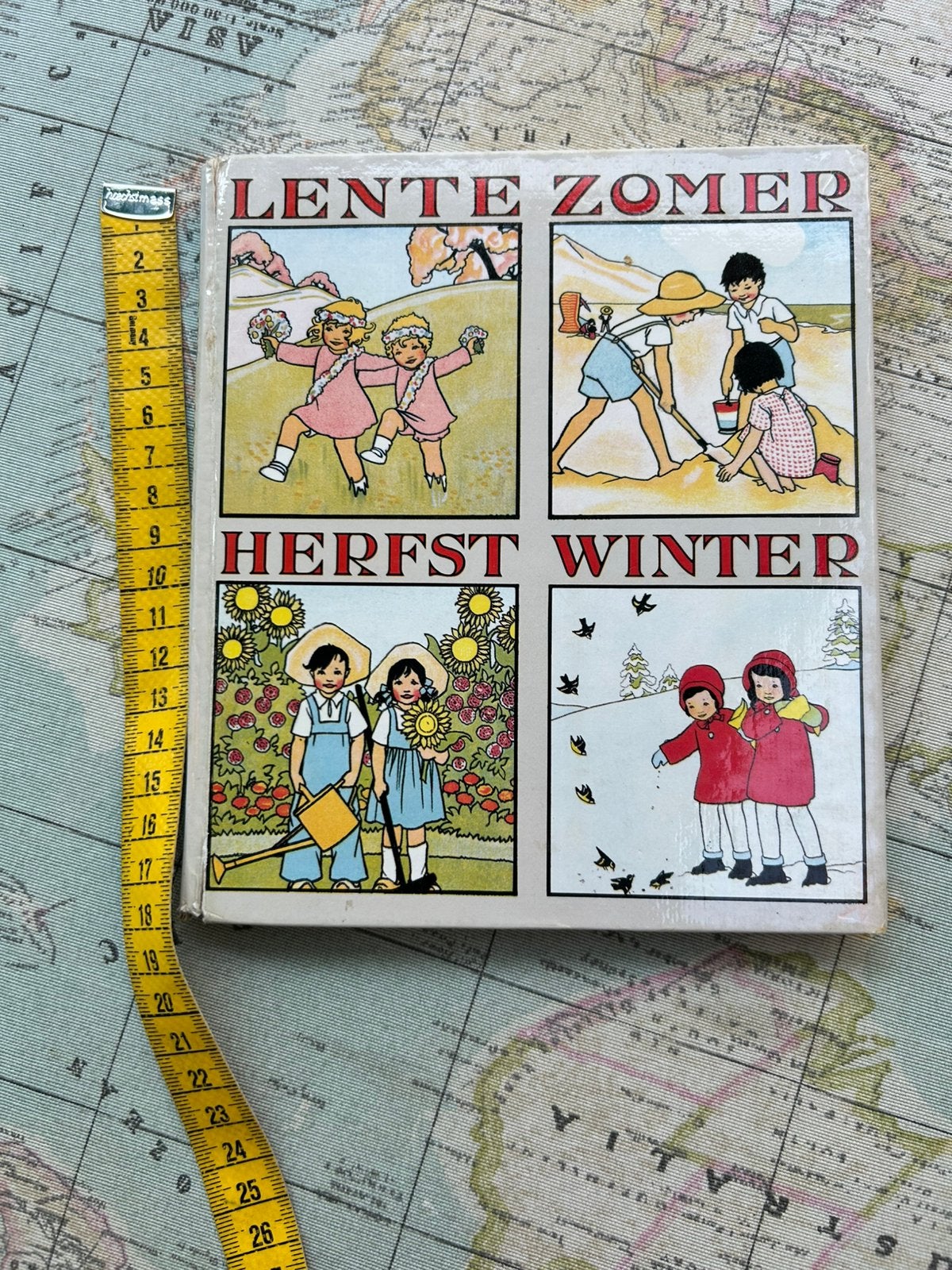 Oud lente zomer winter Herfst boekje Rie Cramer, Ophalen of Verzenden, Gelezen