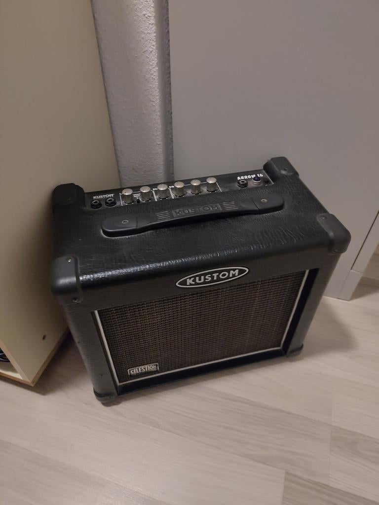 Kustom Arrow 16, Muziek en Instrumenten, Versterkers | Bas en Gitaar, Ophalen, Gebruikt, Minder dan 50 watt
