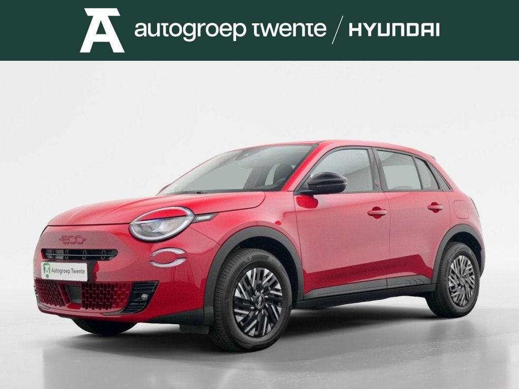 Fiat 600E RED 54 kWh | Private lease €489 p.m. (bj 2025), Dealer onderhouden, Gebruikt, Zwart, 157 pk