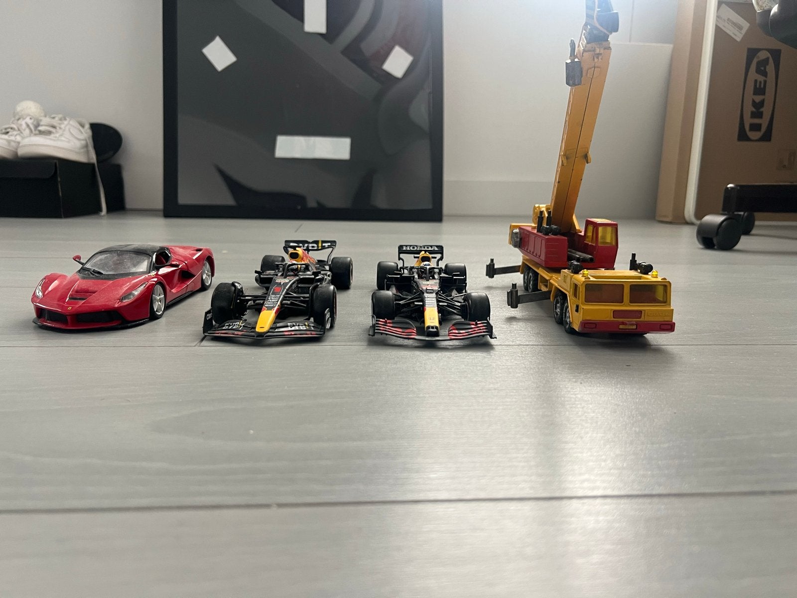 Modelauto's en Siku kraanwagen - Ferrari, F1 Red Bull, Overige merken, Gebruikt, Auto, 1:32 tot 1:50