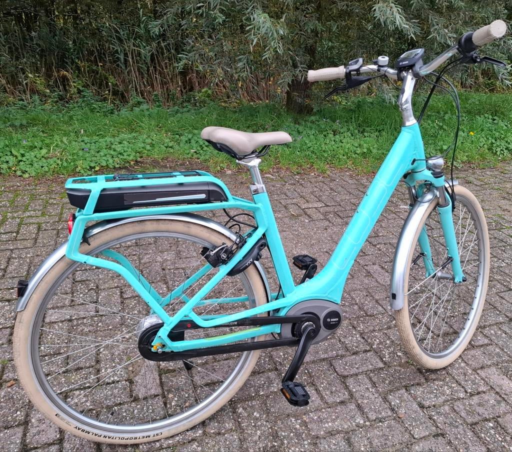 Hippe elektrische Cube damesfiets, Bosch middenmotor, 53 tot 56 cm, Versnellingen, Zo goed als nieuw, Schijfrem