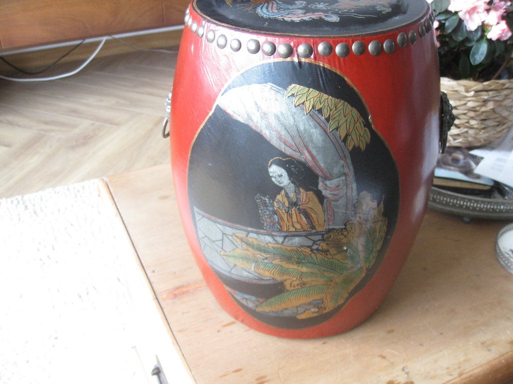 Houten krukje, bespannen met Japanlak met mooie afbeeldingen, Antiek en Kunst, Ophalen of Verzenden