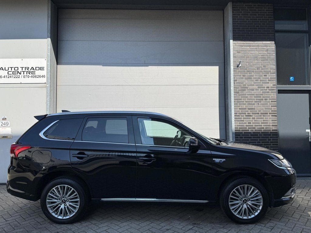 Mitsubishi Outlander 2.4 PHEV Intense+ 92,5% SoH [Open dak|T, Automaat, 135 pk, 4 cilinders, 1865 kg