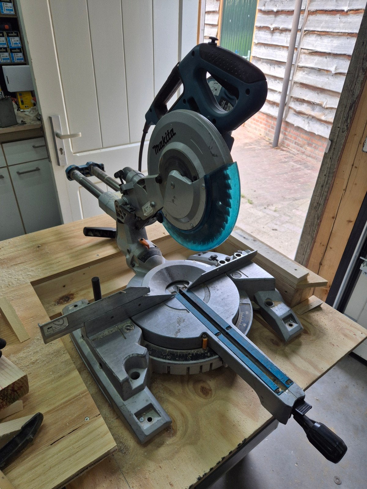 Makita LS1018L Afkortzaag - Krachtig en Nauwkeurig, Doe-het-zelf en Verbouw, Gereedschap | Zaagmachines, Ophalen, Gebruikt, 70 mm of meer