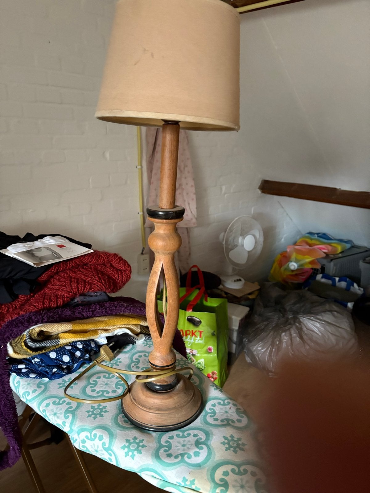 Vintage houten tafellamp met stoffen kap, Ophalen