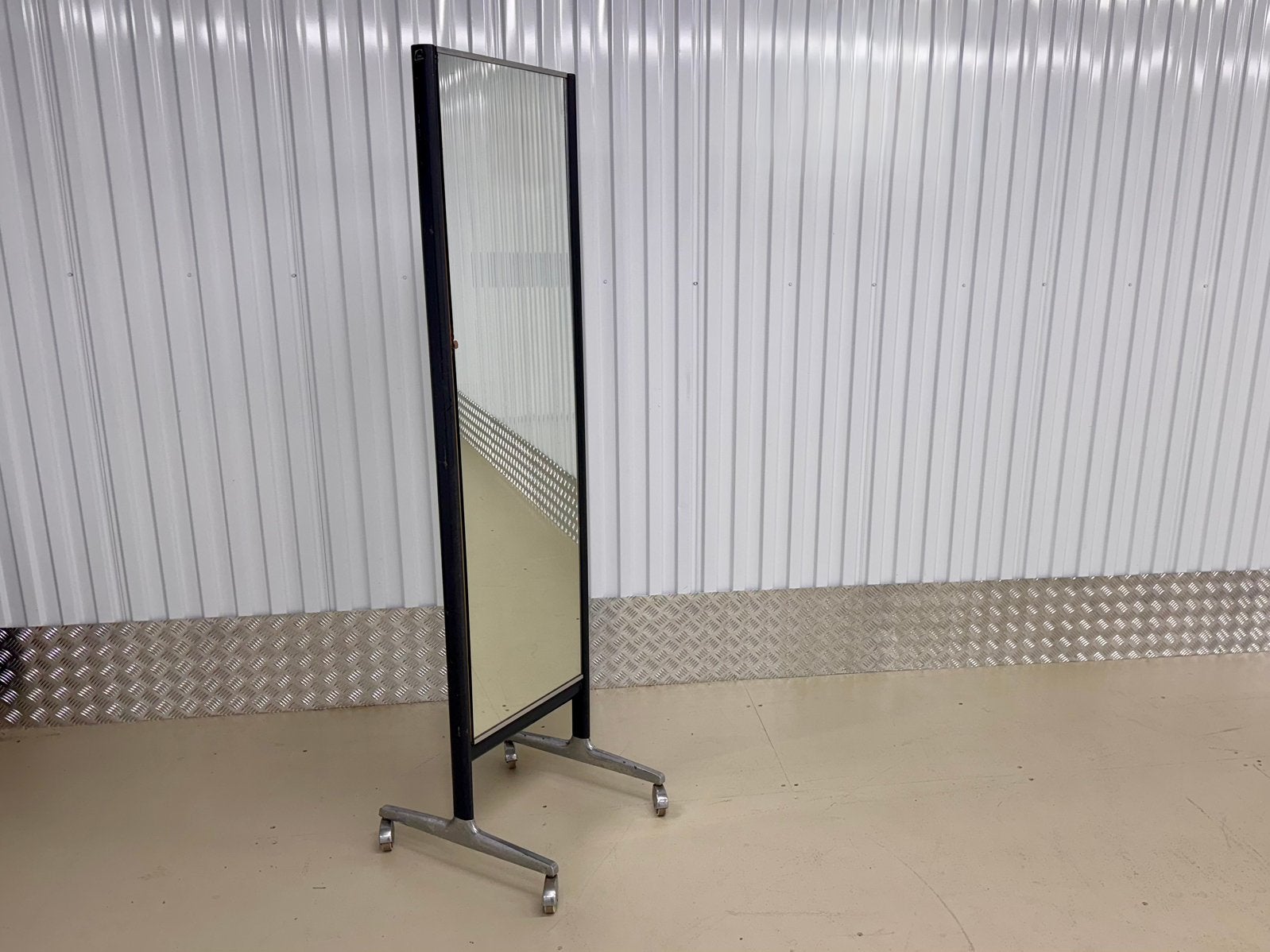 verrijdbare VITRA Industriële dubbelzijdige SPIEGEL vintage, Minder dan 50 cm, Gebruikt, Ophalen of Verzenden, /