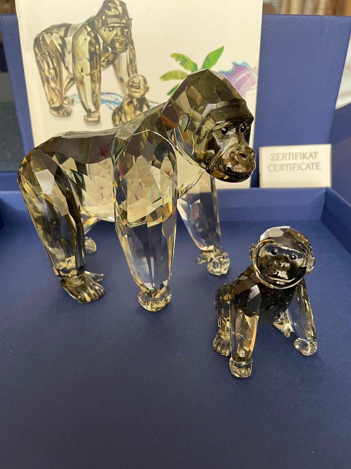 Swarovski Gorillas: Moeder en Kind jaarstuk, Verzamelen, Ophalen of Verzenden, Nieuw, Figuurtje