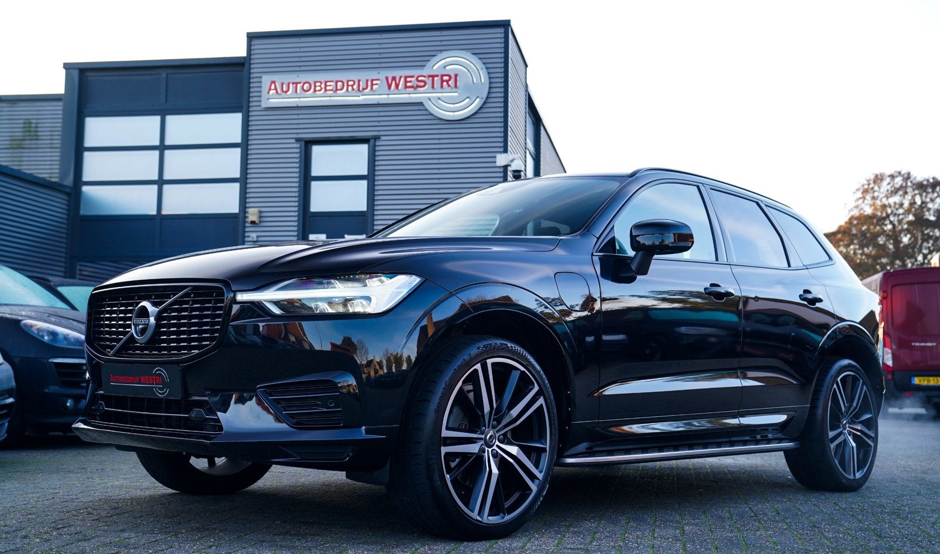 Volvo XC60 2.0 Recharge T8 AWD Inscription | Head Up Display, Auto's, Automaat, Gebruikt, 1969 cc, Zwart