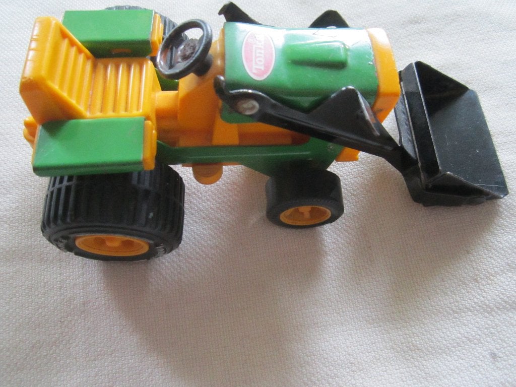 3.  Drie oude autootjes,  twee van Tonka, Ophalen, Gebruikt
