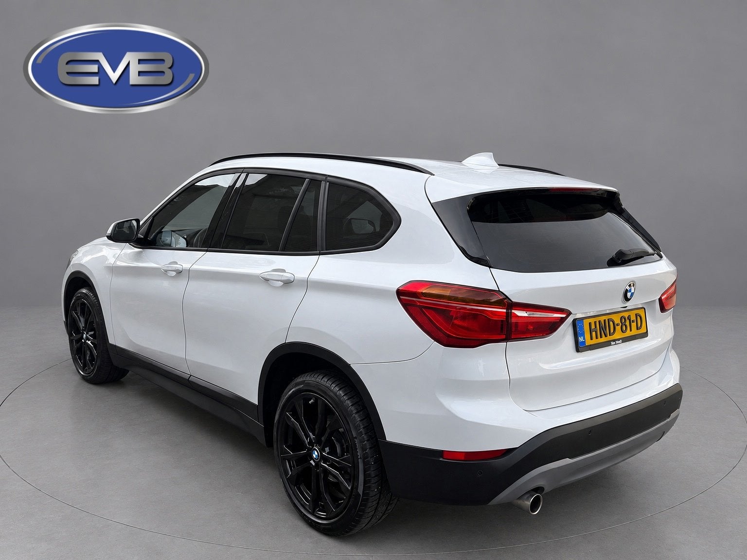 BMW X1 sDrive18i Executive, achteruitrijcamera, extra getint, Auto's, Gebruikt, Euro 6, Wit, Bedrijf