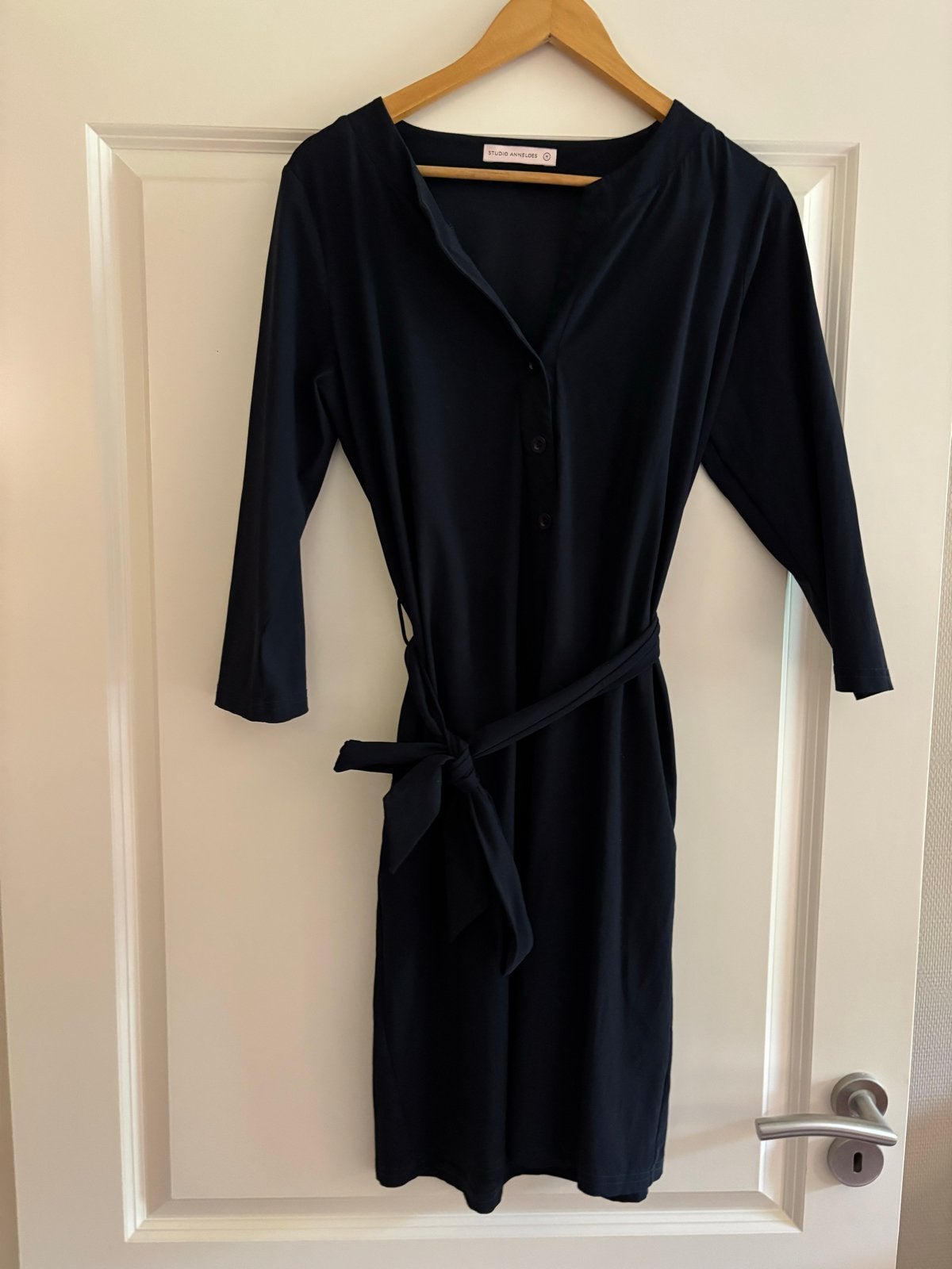Studio Anneloes jurk donkerblauw met ceintuur, Blauw, Knielengte, Gedragen, Ophalen