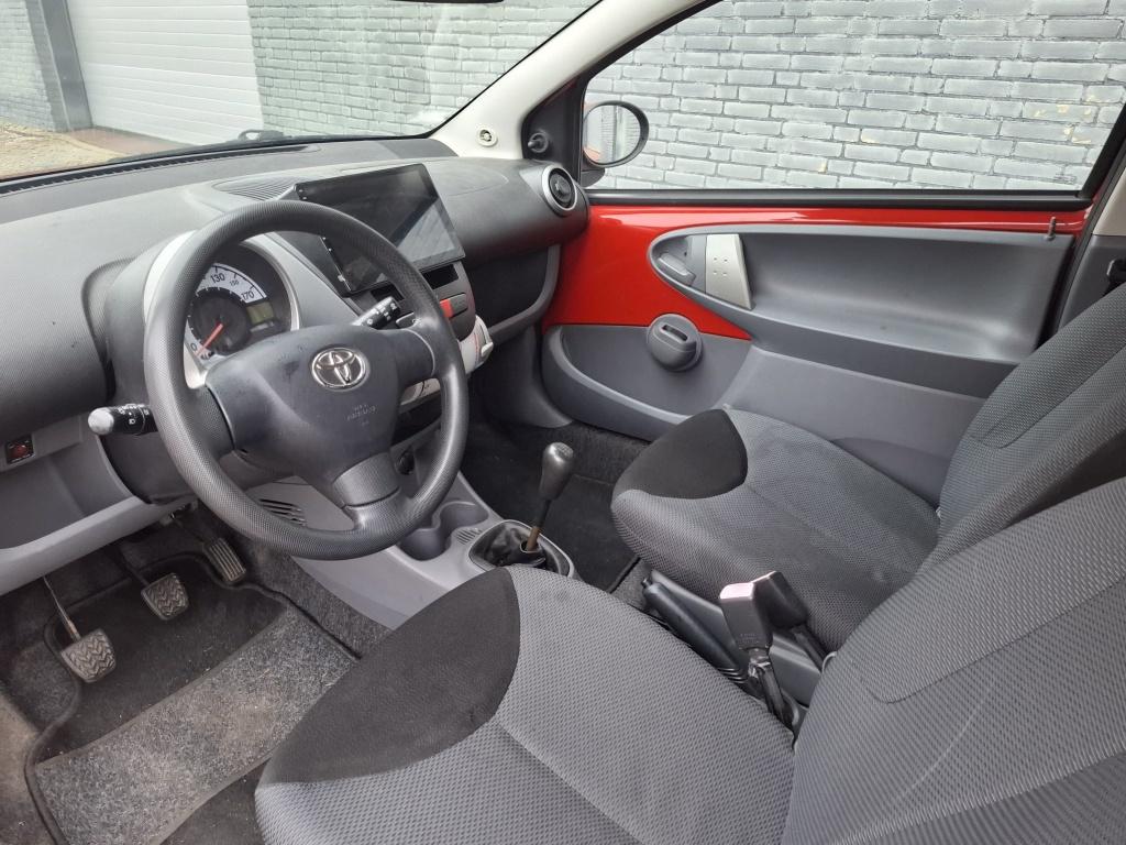 Toyota Aygo 1.0-12V + 3Drs Elektr. Pakket Carplay ✅, Auto's, Startonderbreker, 4 stoelen, Origineel Nederlands, Bedrijf