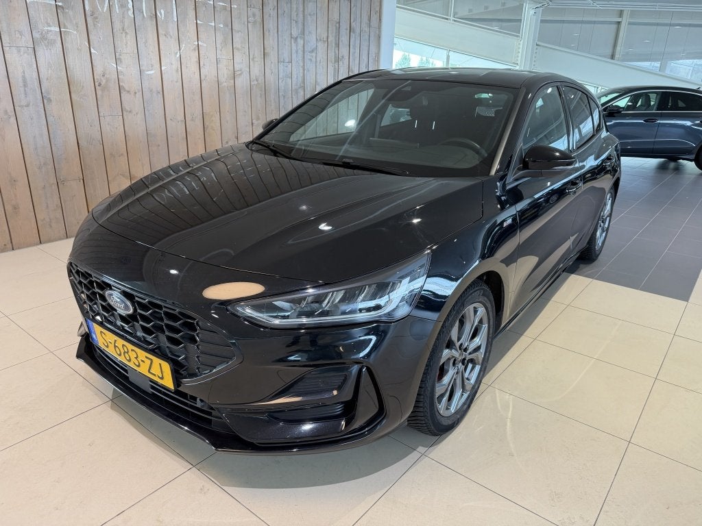 Ford Focus 1.0 EcoBoost Hybrid ST Line X 155 PK (bj 2023), Auto's, Gebruikt, Euro 6, Zwart, Bedrijf
