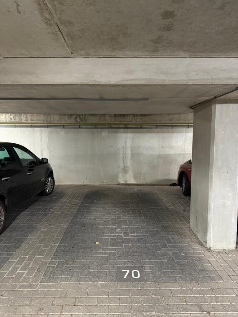Overdekte en afgesloten Parkeerplaats, centrum Utrecht, Utrecht