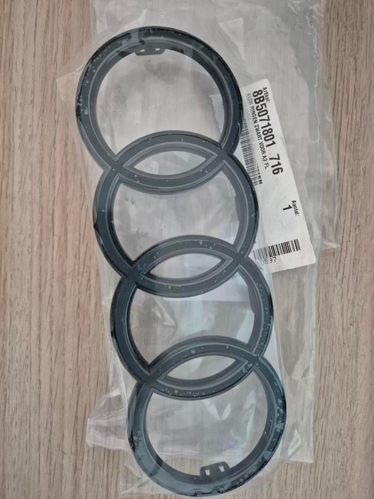 Zwarte Audi Ringen voorzijde A3/S3/RS3/A5/A6 origineel, Ophalen of Verzenden