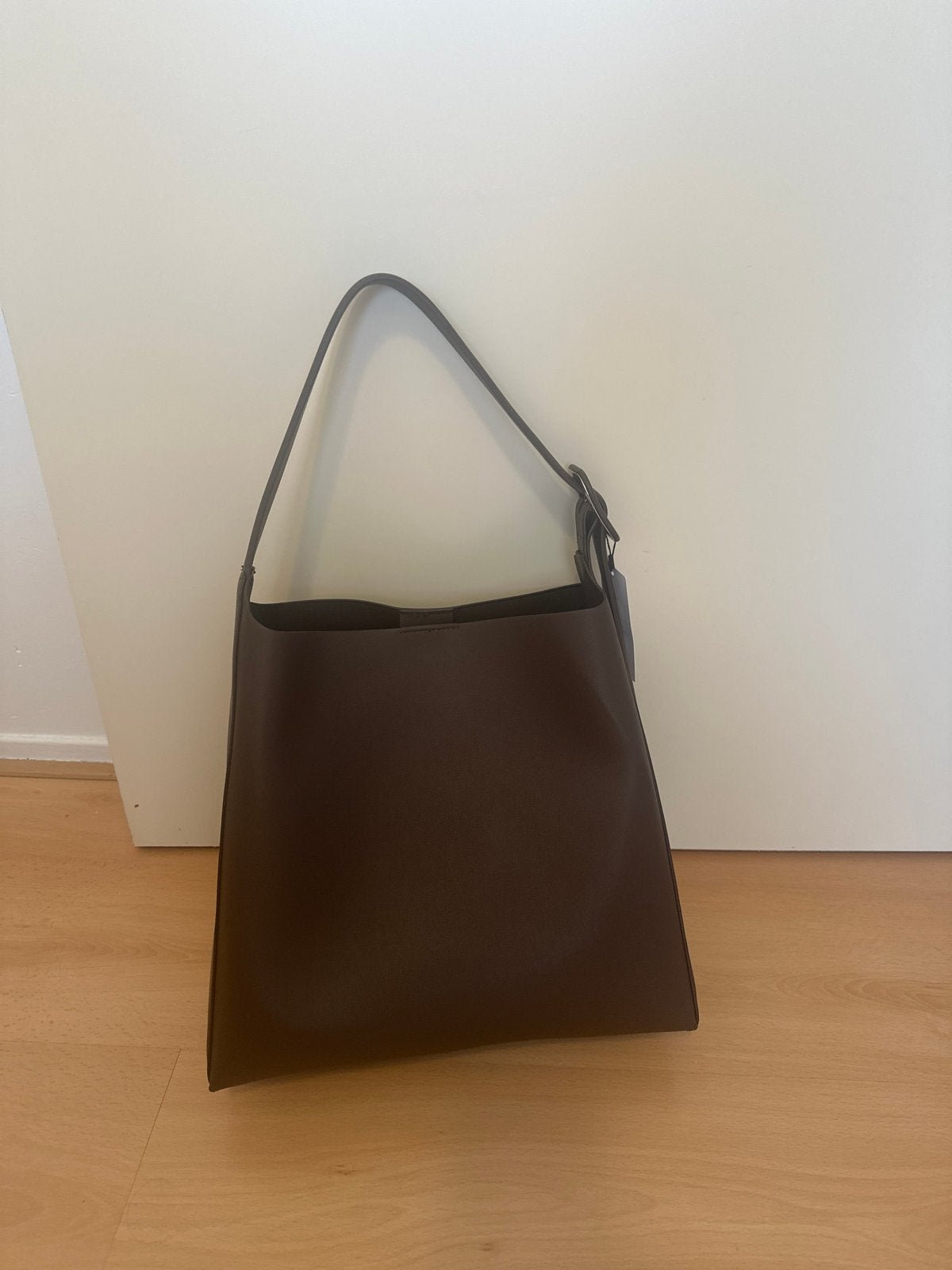 Nieuwe bruine Mango handtas met gesp detail, Ophalen of Verzenden, Nieuw, Bruin, Handtas