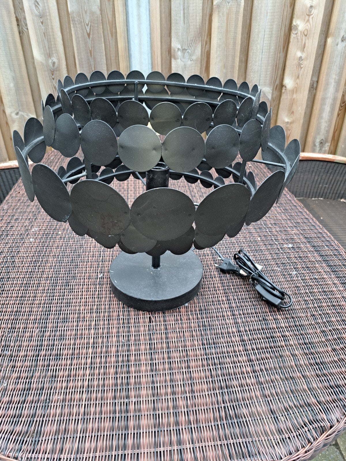 Zwarte tafellamp met schijfjes - schijfjeslamp, Zwart, Ophalen, Gebruikt, Metaal