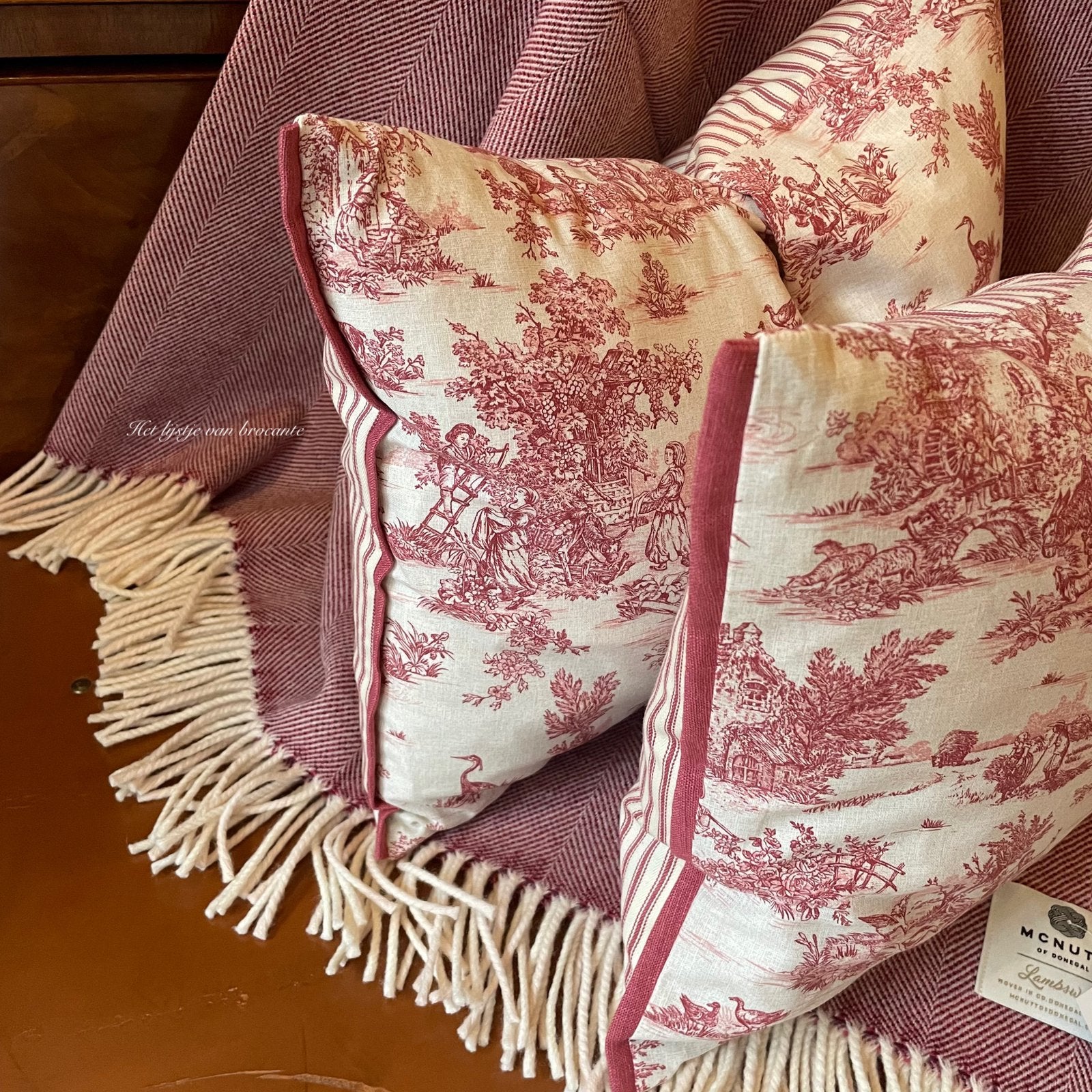 Handgemaakte kussen set Toile de Joule Red, Westdijk 41 3241 GT Middelharnis, Ophalen of Verzenden, Sierkussen, Info@hetlijstjevanbrocante.nl