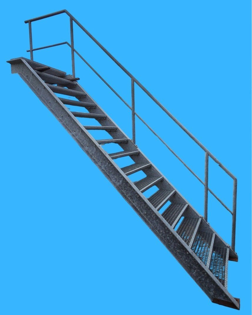 Stalen trap verzinkt, gegalvaniseerd. Hoogte 272cm of hoger., Ophalen, Gebruikt, Trap, 2 tot 4 meter