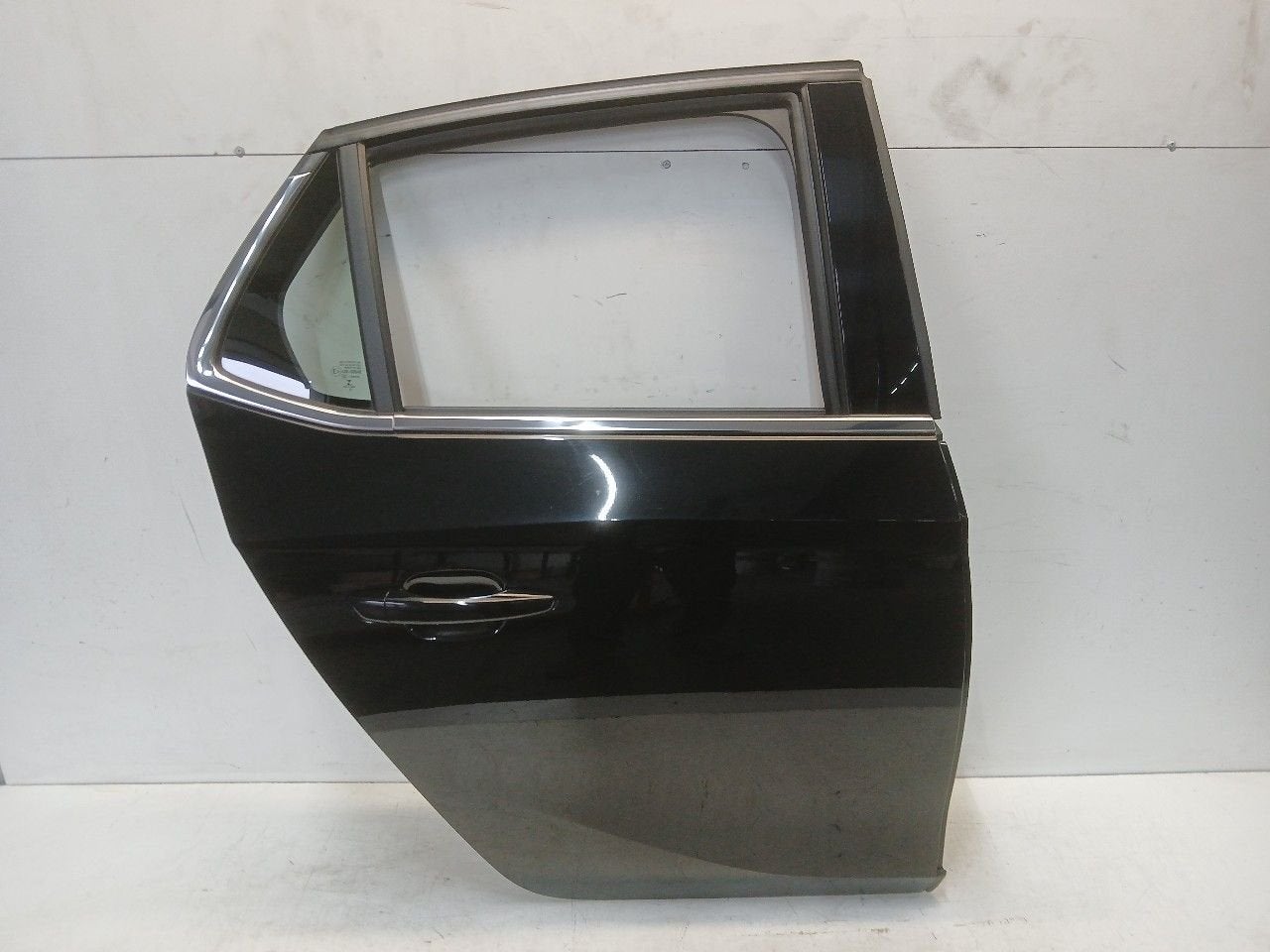Portier rechts achter Opel Corsa, Auto-onderdelen, Onderdelen@venauto.nl, Van der Ven Autorecycling B.V., Gebruikt, Ettenseweg 76, 4706 PB Roosendaal, The Netherlands