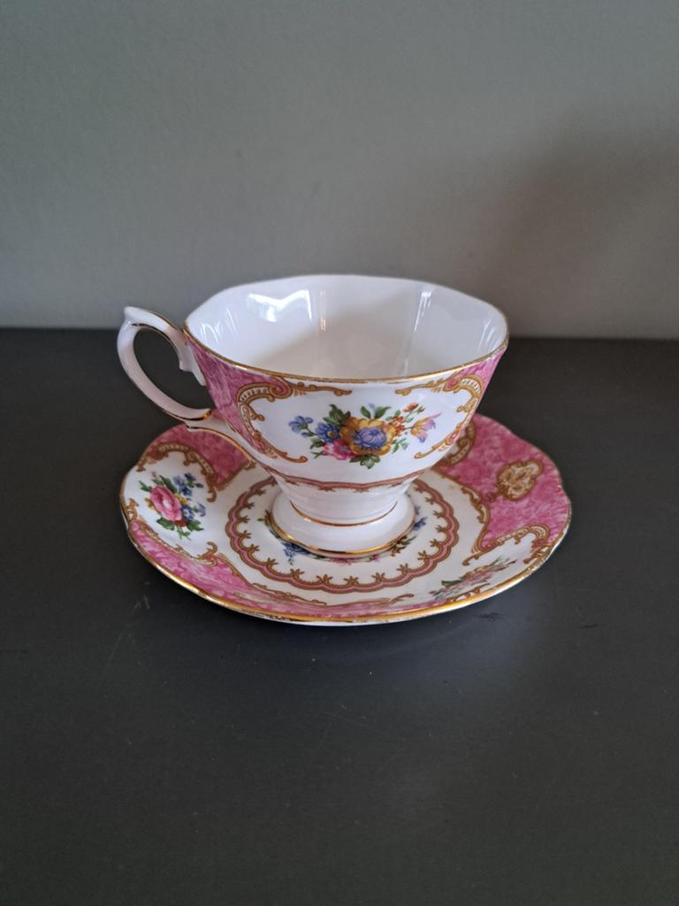 Royal Albert Lady Hamilton kop en schotel, Ophalen of Verzenden