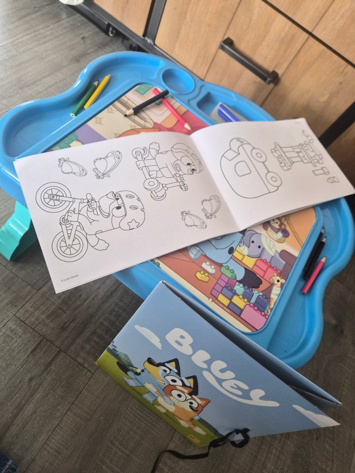 Bluey Kinder/Teken Tafel incl. accessoires, Ophalen, Zo goed als nieuw