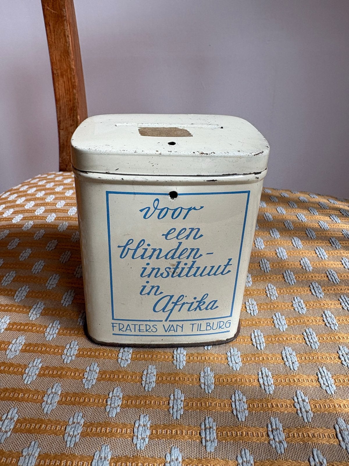 Oud missiebusje Fraters van Tilburg - Blindeninstituut, Verzamelen, Ophalen of Verzenden, Gebruikt, Overige, Overige merken